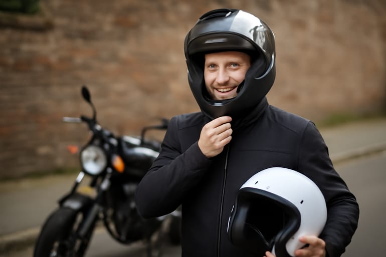 Kaufberatung Helm-Passform: Größe, Kinnschutz, Sitz